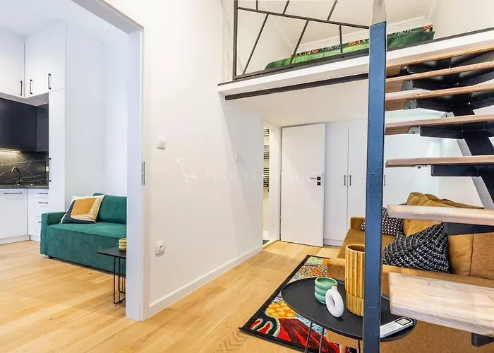 Elegant Stay Near Hungarian Museum By Pink Flamingo