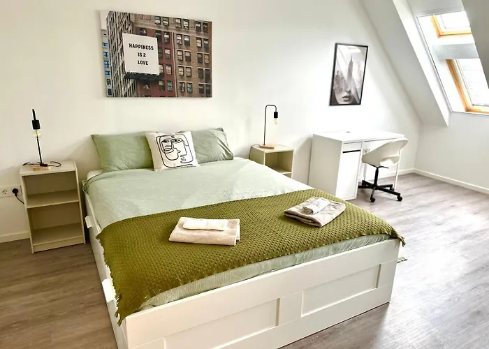Palace Quarter 2 Peaceful Modern Central Top Floor Apartment
