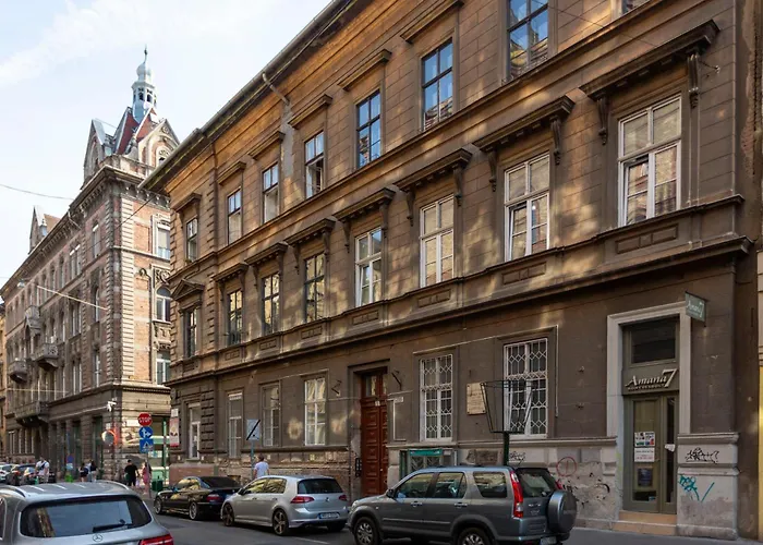 Luxurious & Spacious Central Apartment In The Kertesz Street