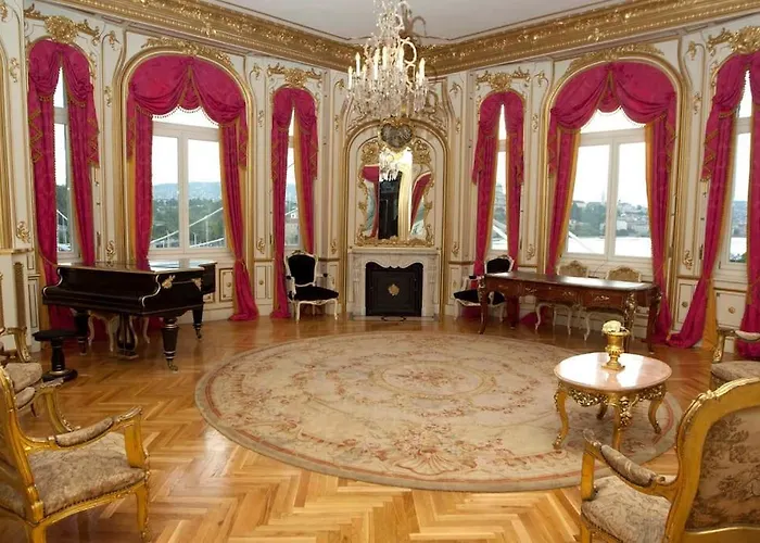 Ultimate Panorama Central Luxury!