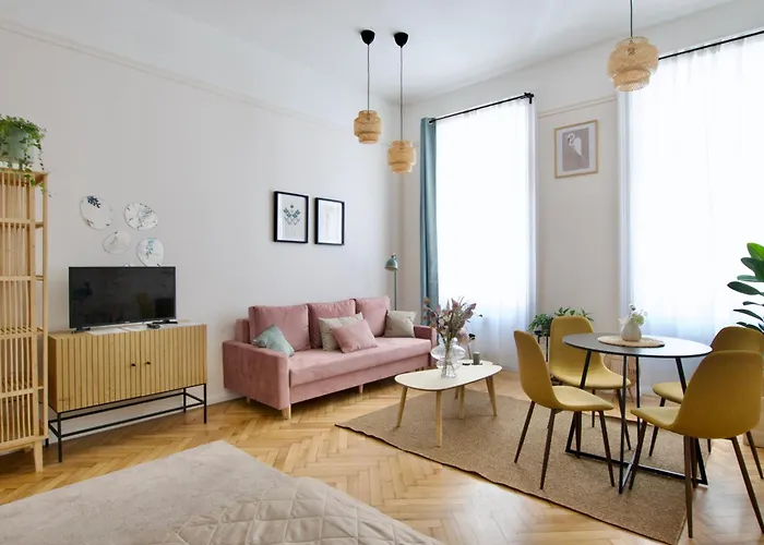 Standard Apartment By Hi5-Paulay Ede Apartment