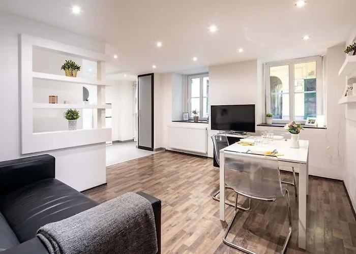 Cityscape Budget Apartments Omega