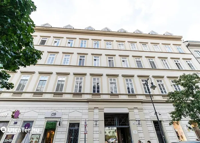 Luxury Flat In Downtown With Free Parking