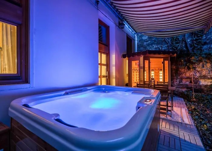 Wellness Wonderland Garden, Sauna, Jacuzzi In Cbd