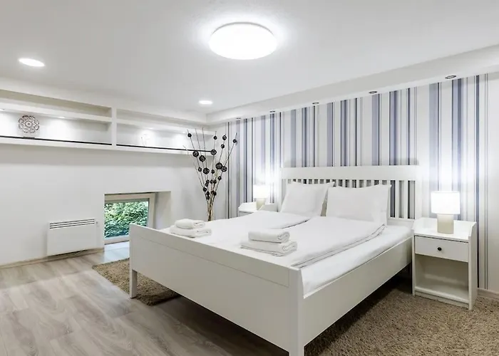 Venus Apartments - Broadway II
