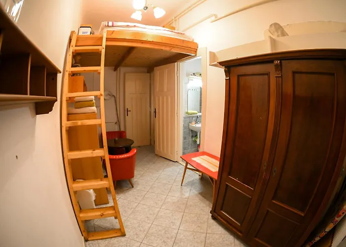Downtown Cozy Private Studio For 1-2 People