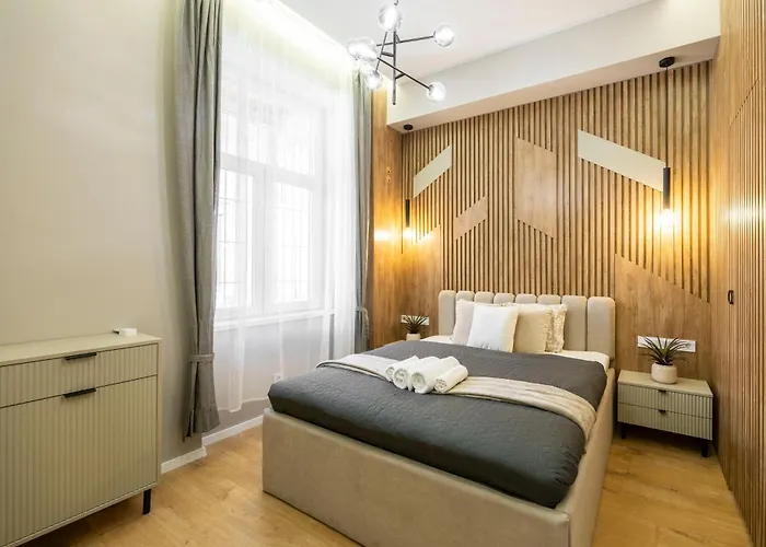 Exclusive N\' Spacious Elizabeth Central Suite