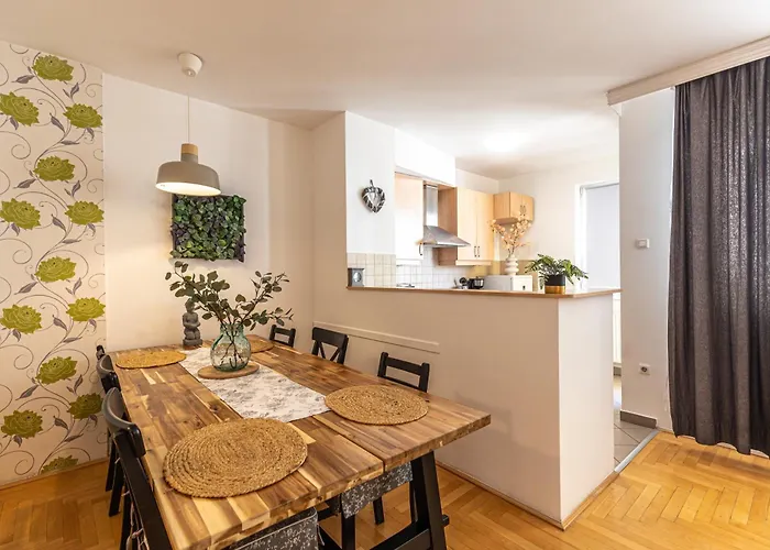 Gozsdu White Raven Residence 305