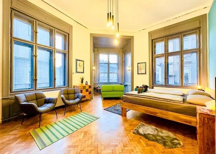 New! Modern 5Br Gem In Central Budapest Ac