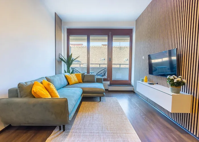 Free Parkin Sensational Location 3Room Apt