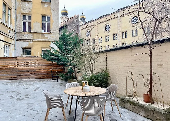 Spacious 5Br Retreat For 16 By Dohany Synagogue & Fashion St