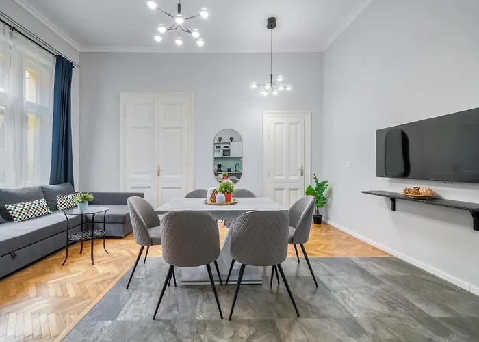 Synagogue 2 Bedroom Apartment S162