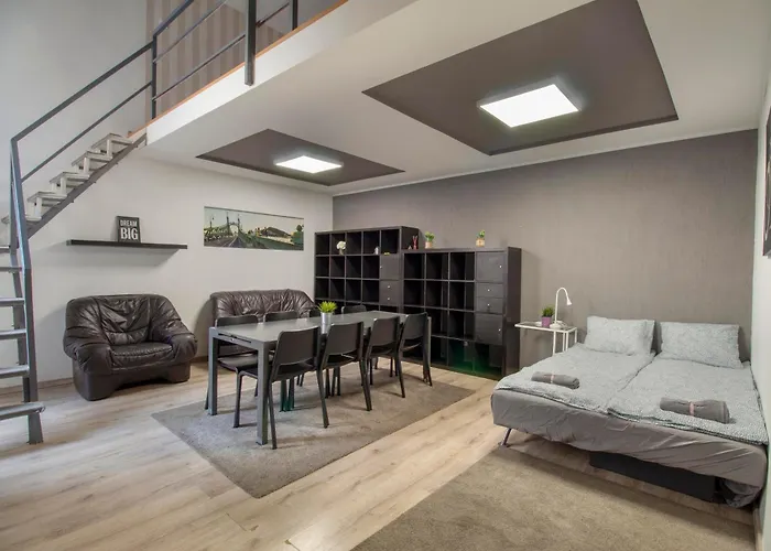 4 Room 2 Bathroom Super Central Large Home With Ac