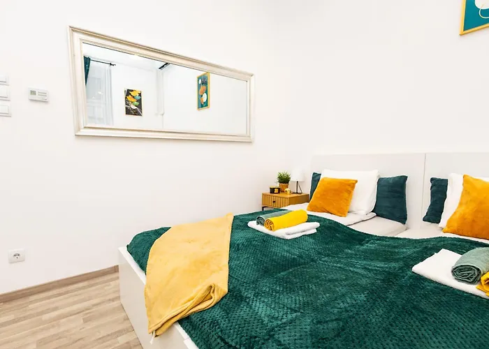 Golden Sun Apartment At Buda Castle