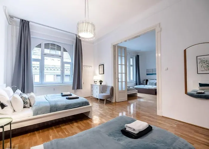 Ultra Central Spacious Home In Vaci Street