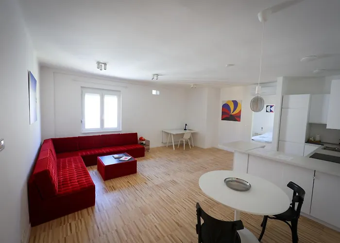 U6 City Center Apartment By The Danube