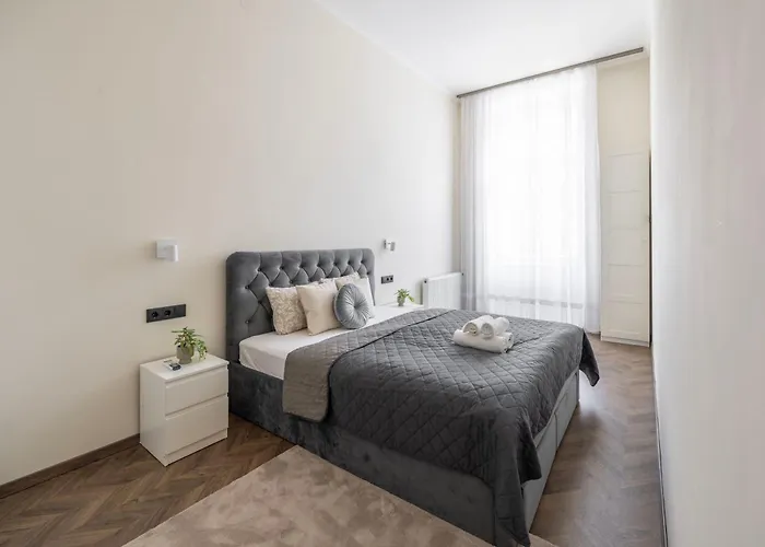 Exclusive & Grand Astoria Residence In The Heart Of Budapest