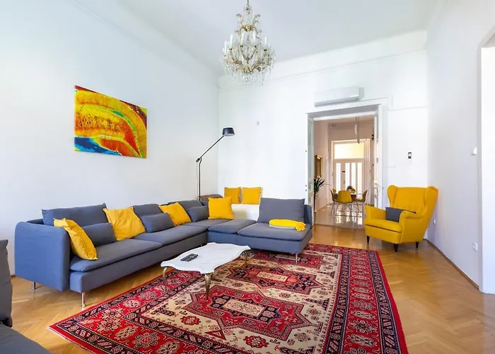 Museum Avenue 2-Br Residence