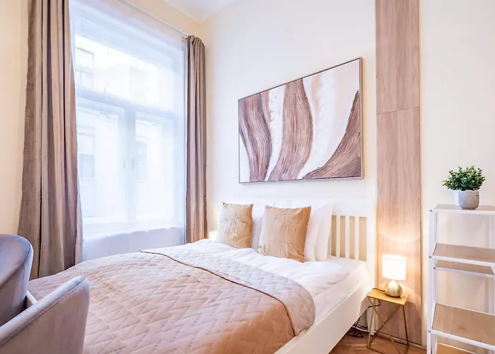 Very Central - Comfy - New