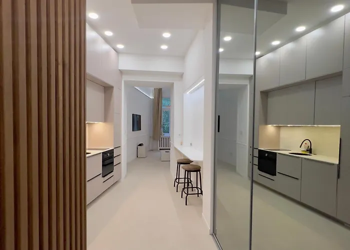 Shopping Street - Stylish Living, Modern, Central