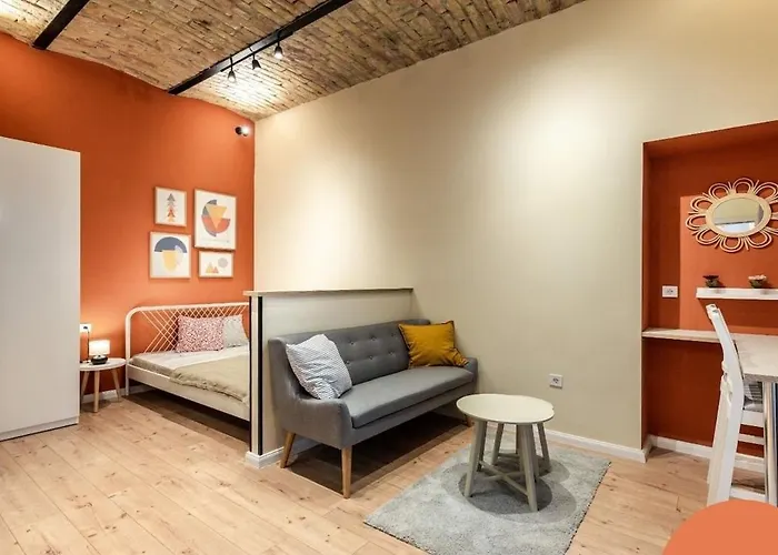 Cute Apartment In Akacfa St, Moon