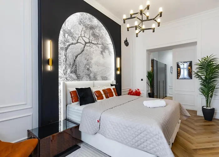 Luxurious & High-End Living Steps From Historic Landmarks