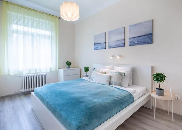 Central Comfy And Cute Apartment