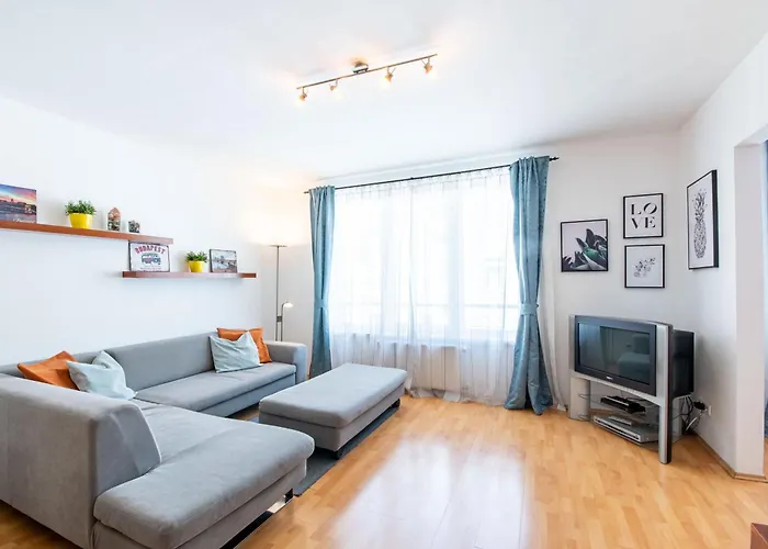 Central - Free Parking - Sunny - Spacious