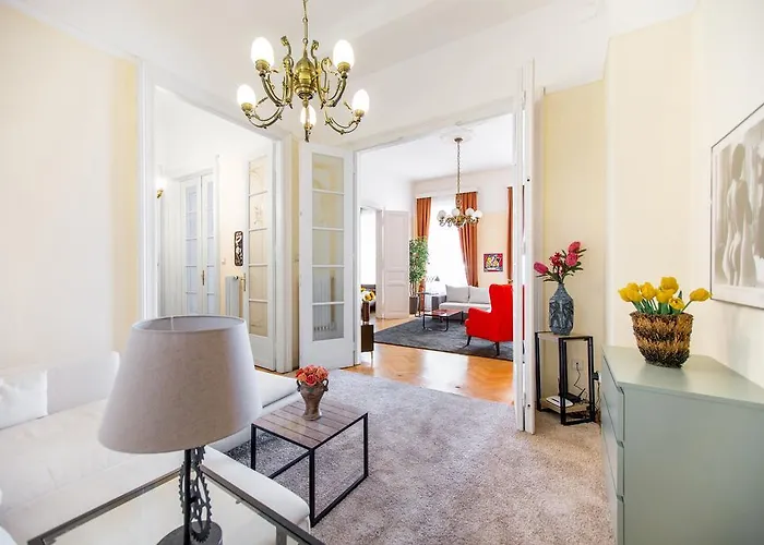Elegant & Stylish Apartment City Center
