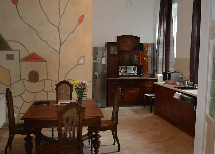 Flower Apartment