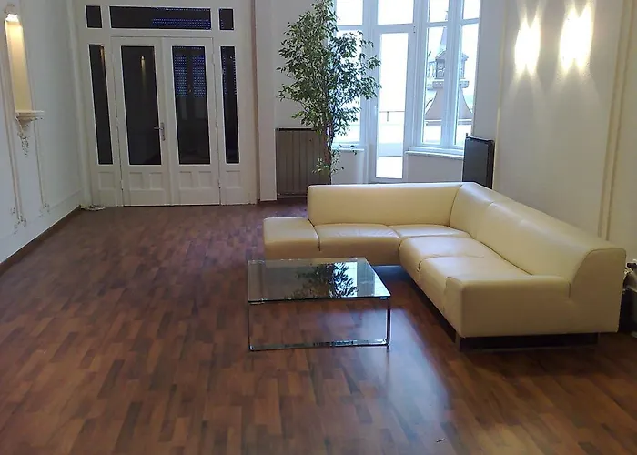 Fashion Street Luxury Apartment