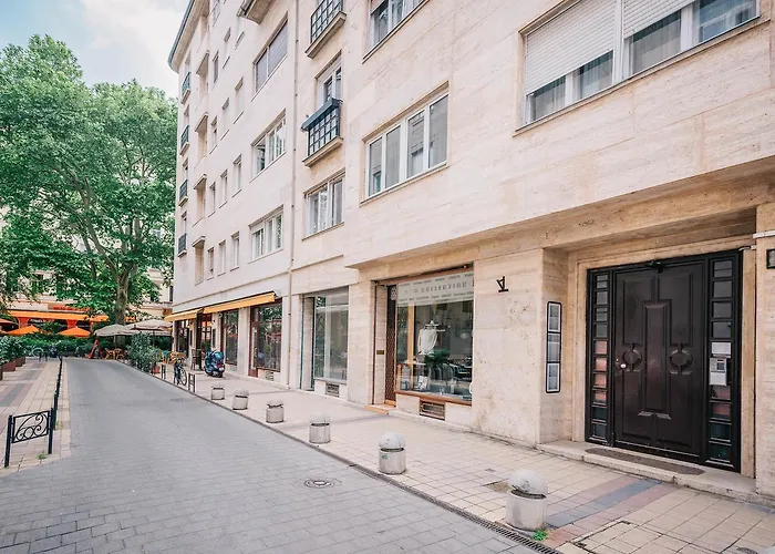 Oasis Apartments At Paulay Ede Street II