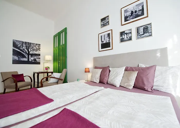 Green Door Family Apartment