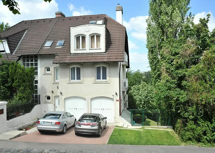 Hillside Premium Apartments