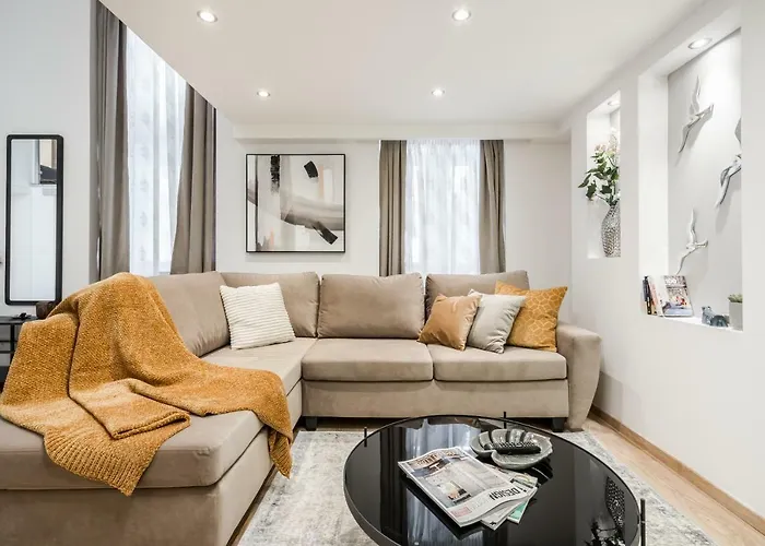 Bpr Luxurious & Stylish Duplex Home