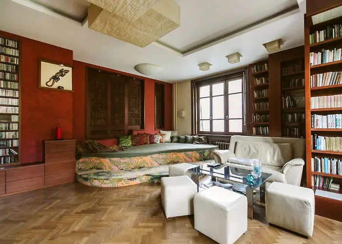 Luxury Apartment View On To The Castle