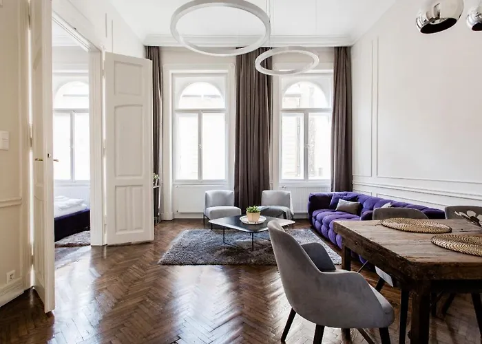 Opera Apartment With Free Parking, 2Br2Ba, Ac