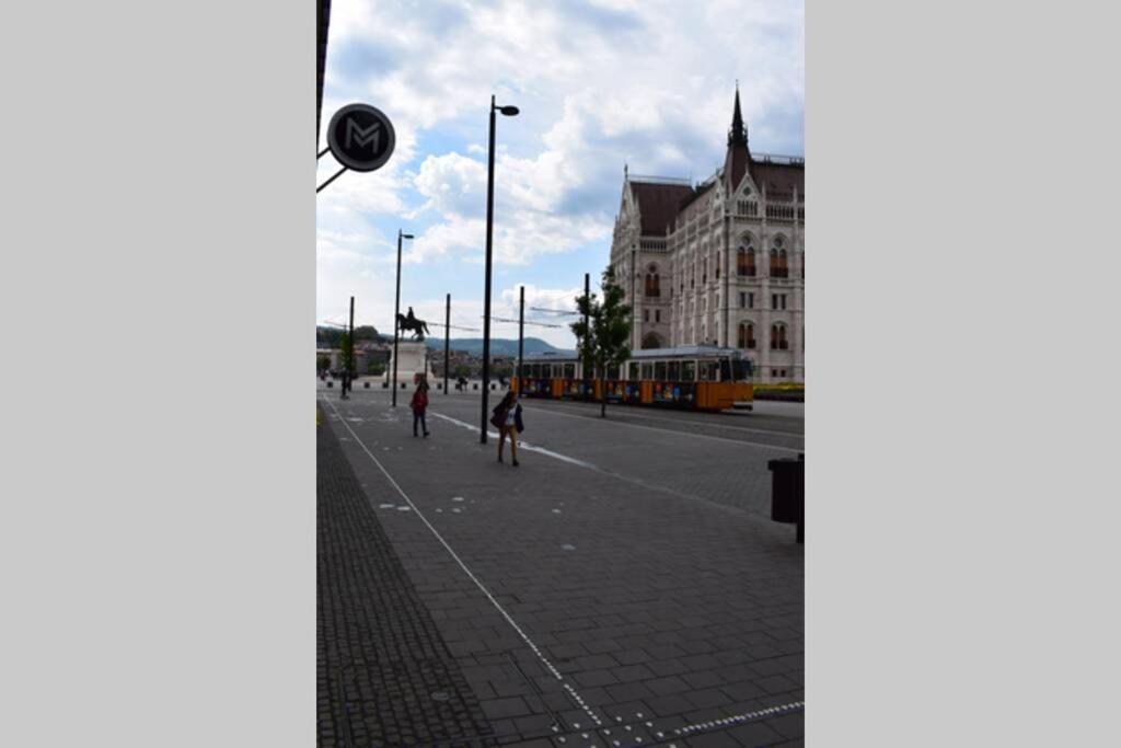 Cosy Just Next To Parliament Appartamento Budapest