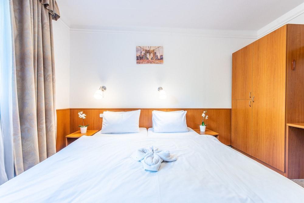 Korona Panzio Frühstückspension 3*