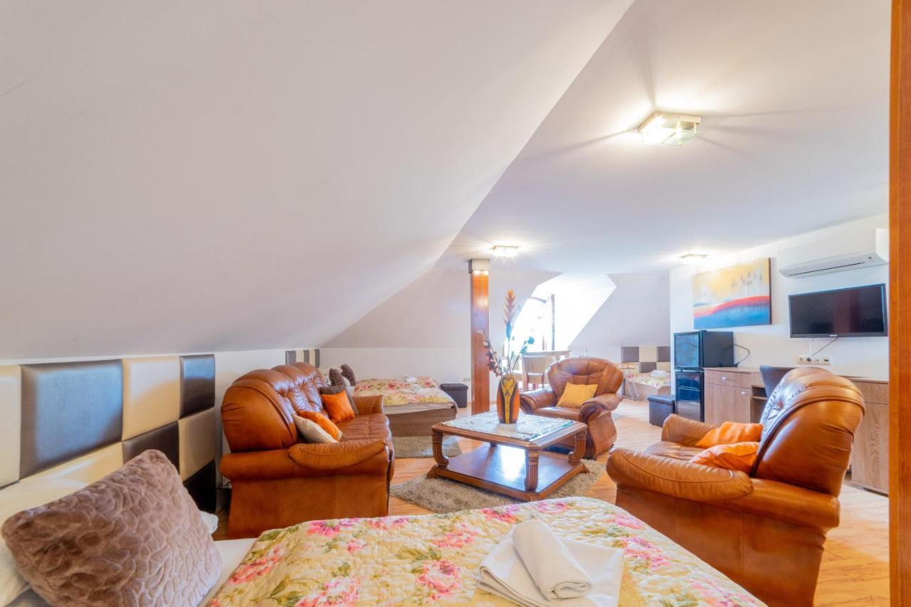 Le Rose Hotel