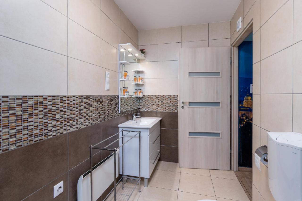 Fireworks Rakoczi - Free Parking - 3 Bedrooms - 2 Bathrooms Apartment *