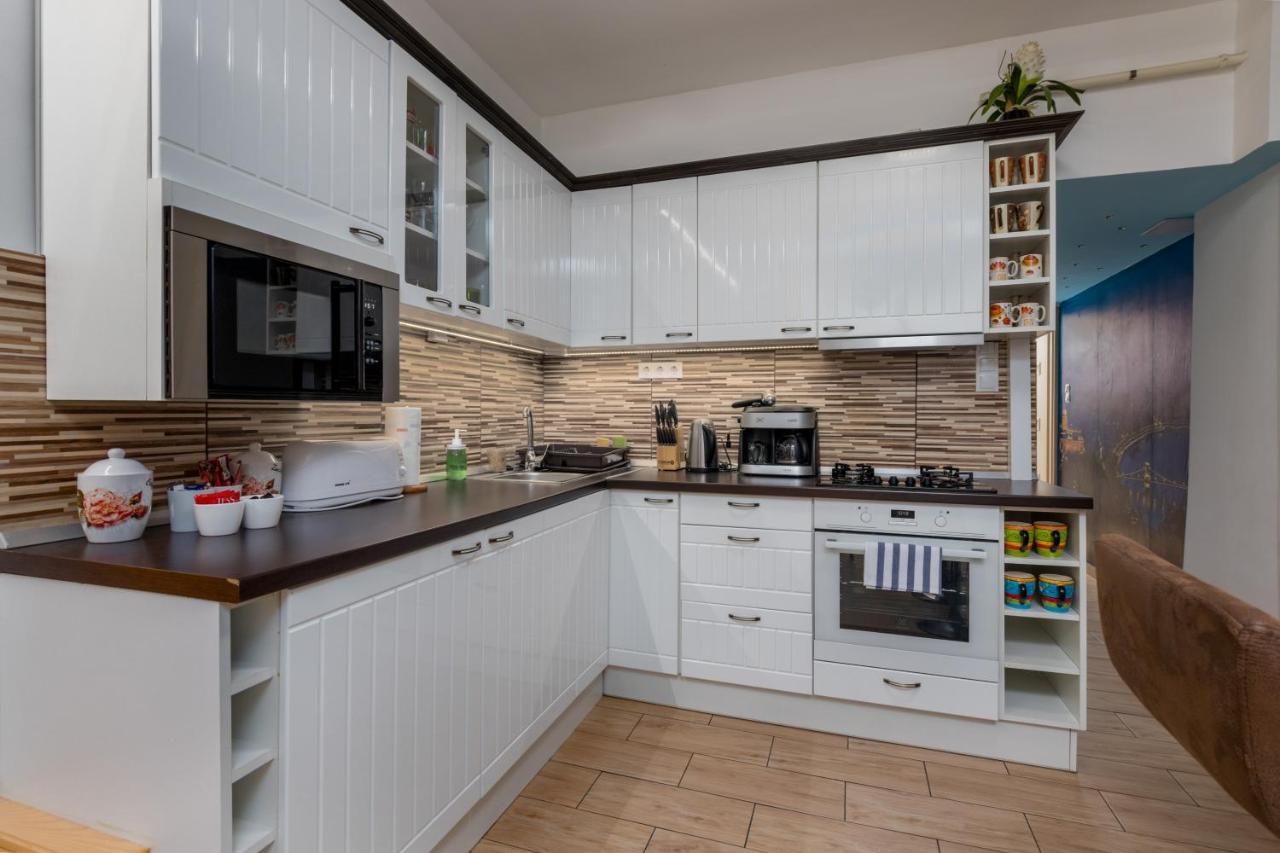 Apartment Fireworks Rakoczi - Free Parking - 3 Bedrooms - 2 Bathrooms