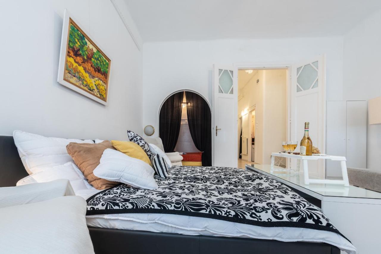Vintage Elegance Mostcentralapt !vaci Street! Apartament
