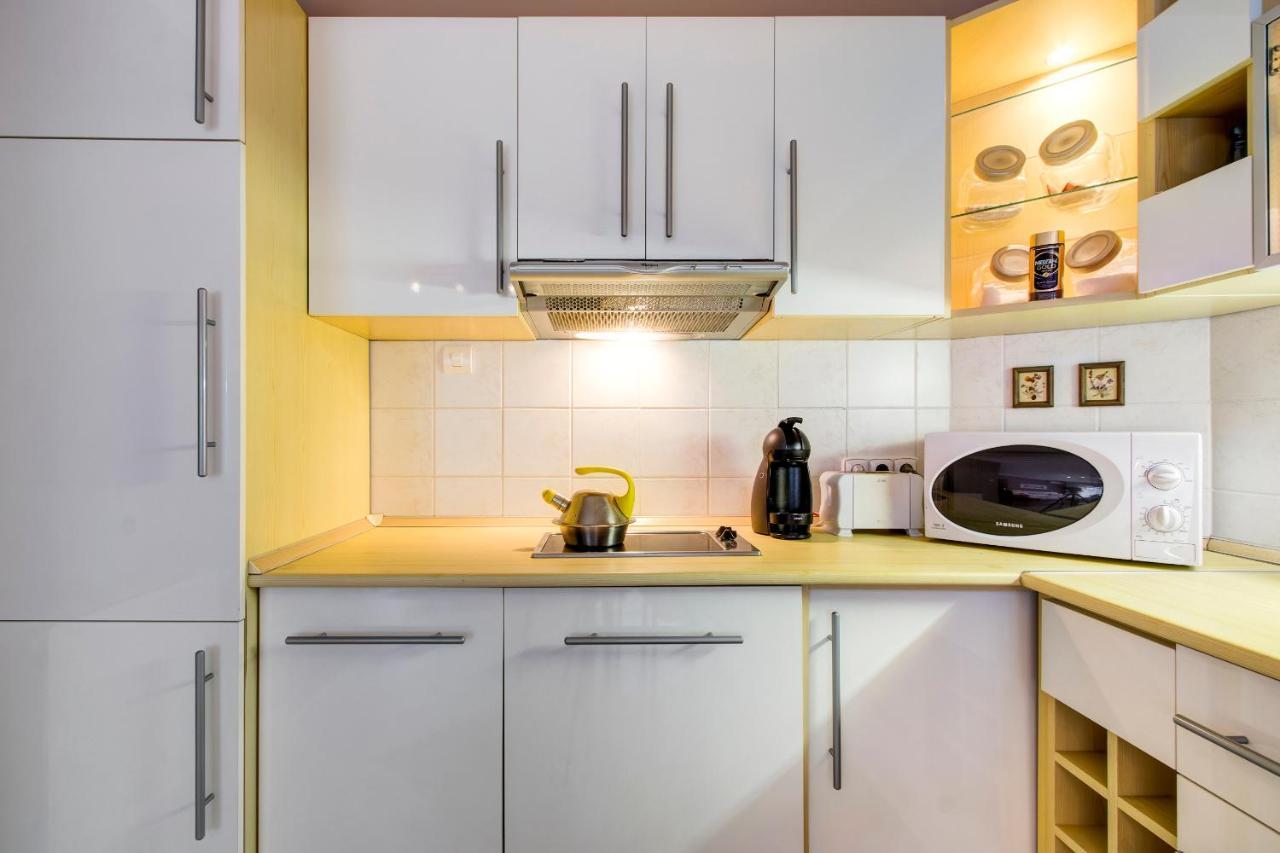 Viola - Newly Furnished With Free Garage! Apartment *