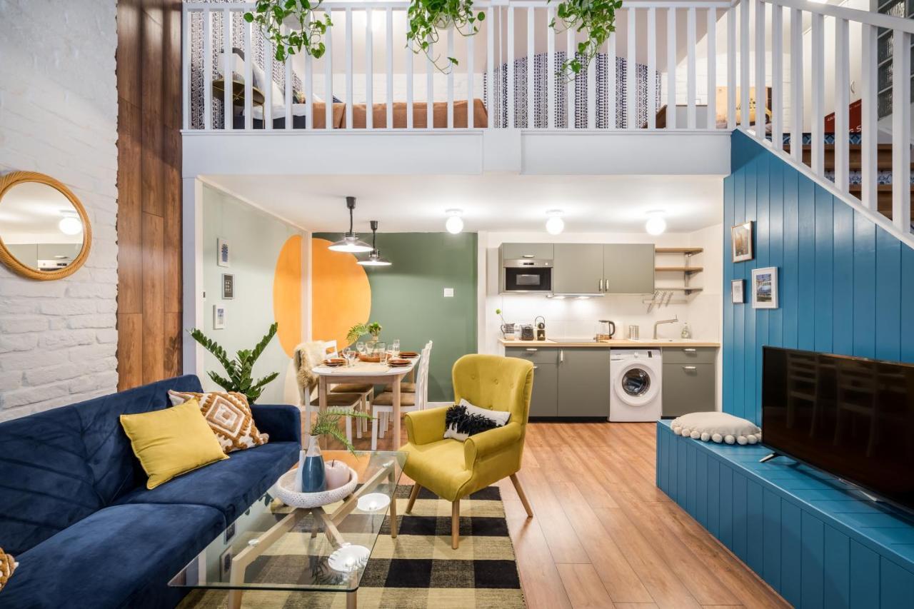 Colorful Designer In The Heart Of Apartman