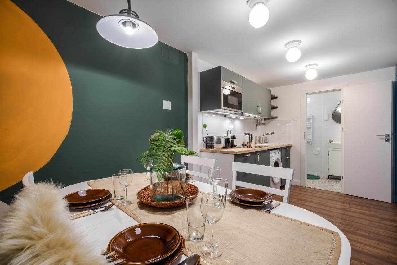 Apartman Colorful Designer In The Heart Of