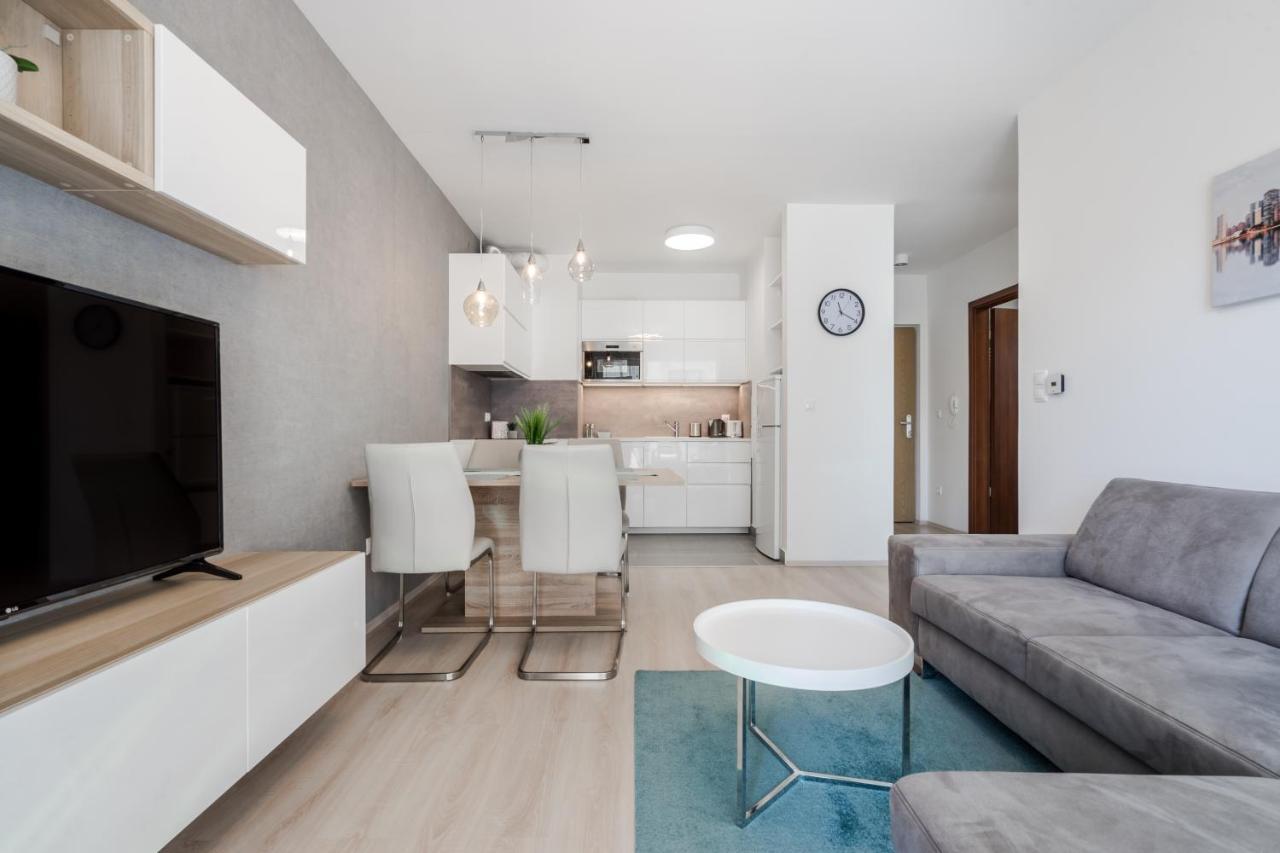 Bpr Galactic Empire With Balcony Apartman Budapest