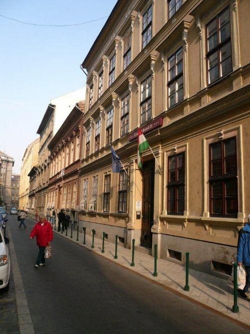 21 And 3* Budapest