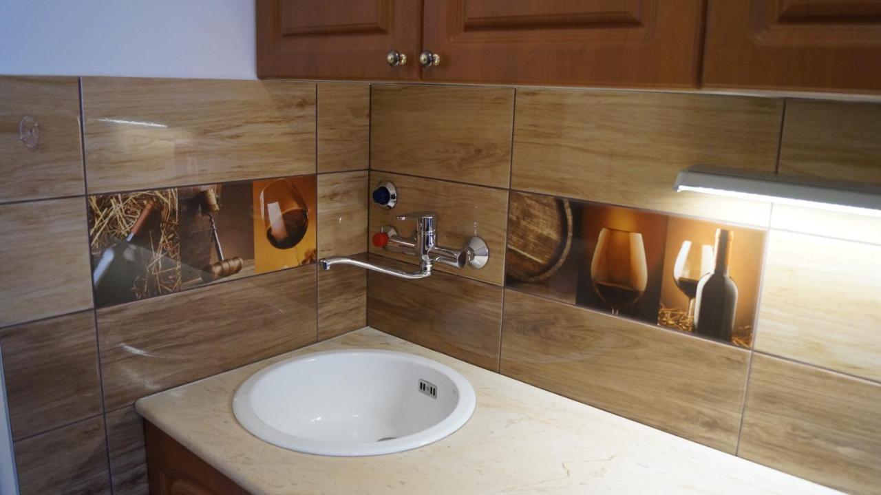 Sinko - Free Garage Parking, Central, 2 Bedrooms 4 Single Beds, Flexi Check-out * Budapest