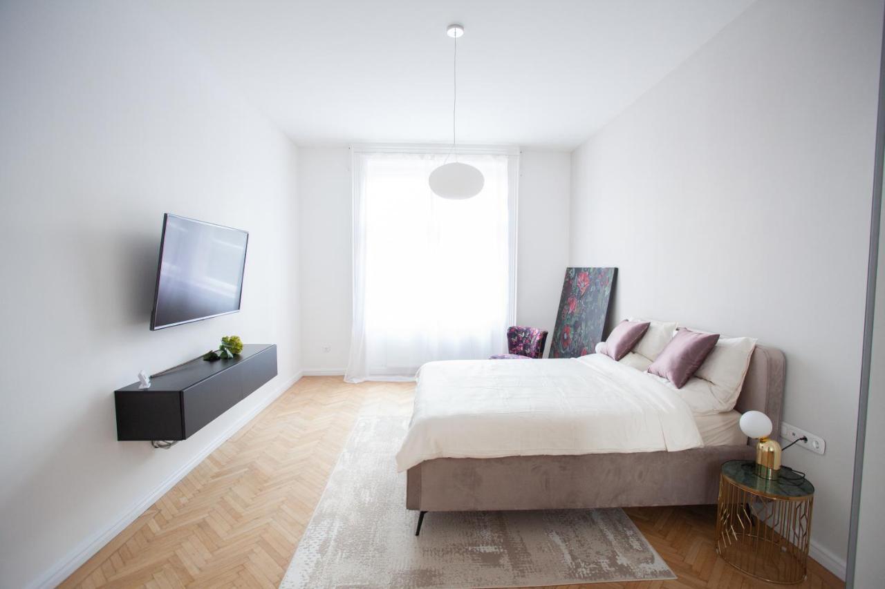 Apartment Real Deluxe Next To Danube Budapest